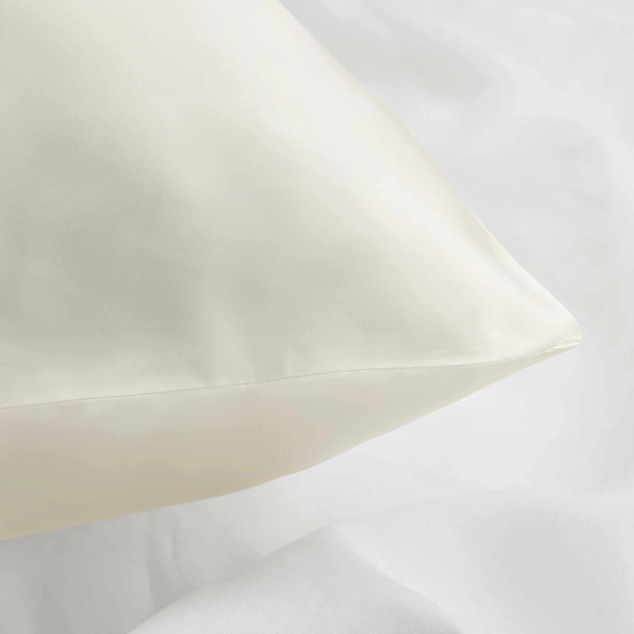 Silk Pure - Pillow Cover off-white 2 Pieces Buckle Curly Hair   - Zippered